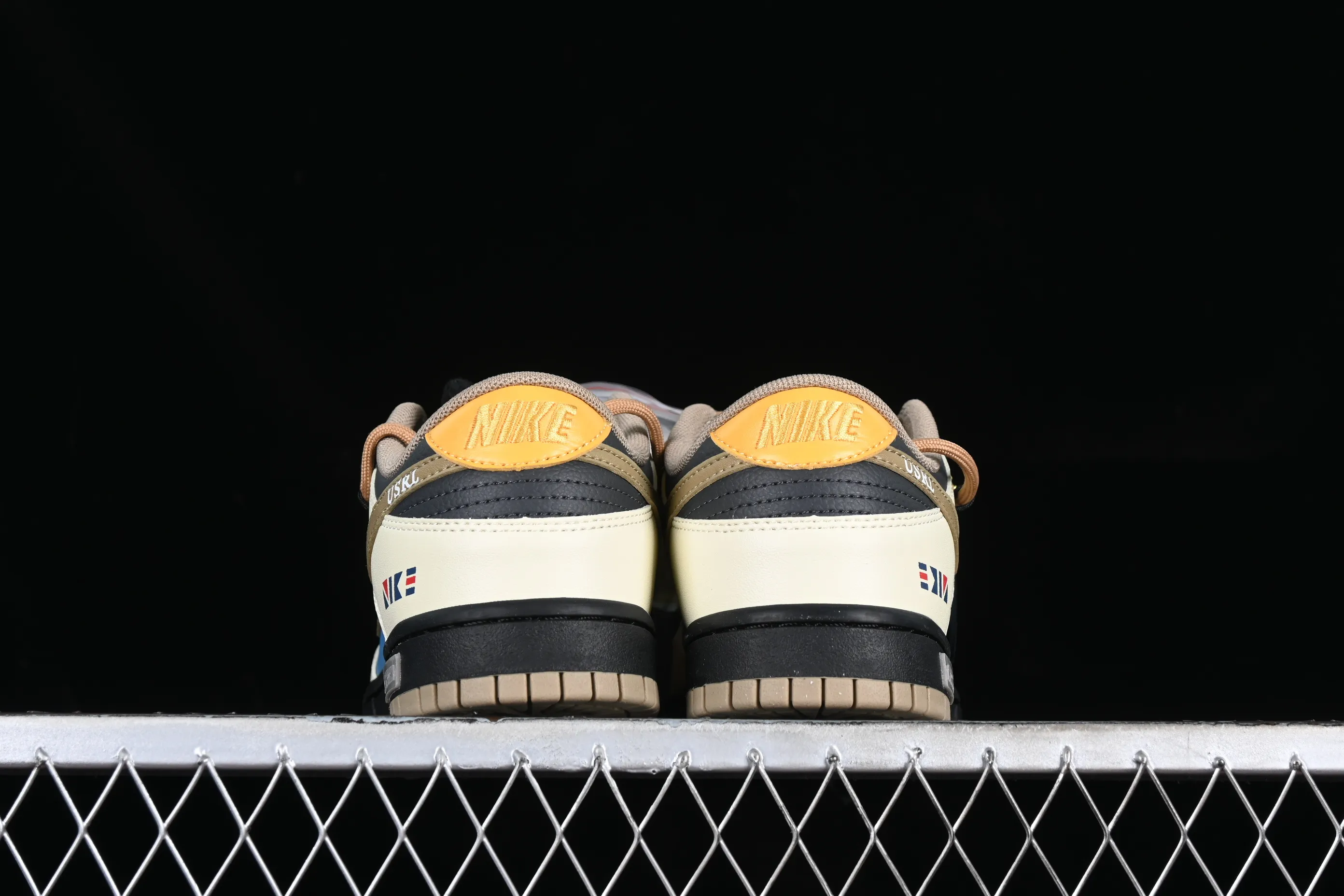 All Categories Nk SB Dunk Series Nk SB Dunk Low Low-top sneakers Nk Dunk Low Panda Prank-Retro Street Red Blue Brown Medieval Star SB strap low-top casual sneakers DJ6188-200